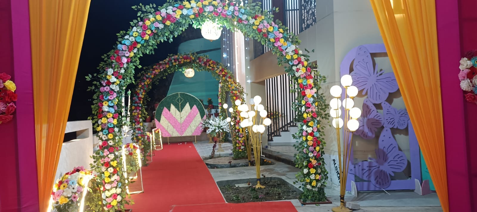 Banquet Hall — Decor